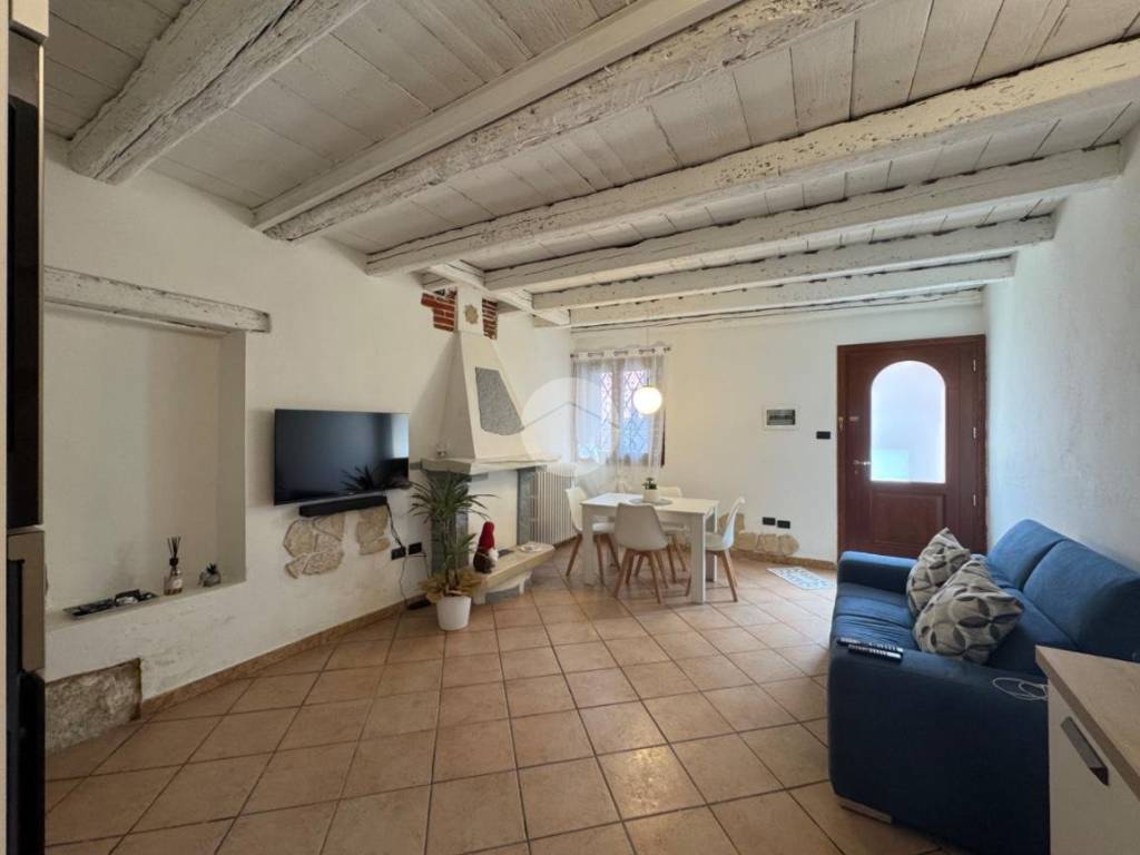 Casa indipendente a Castel d'azzano in Via Forette, 28 - Foto 2