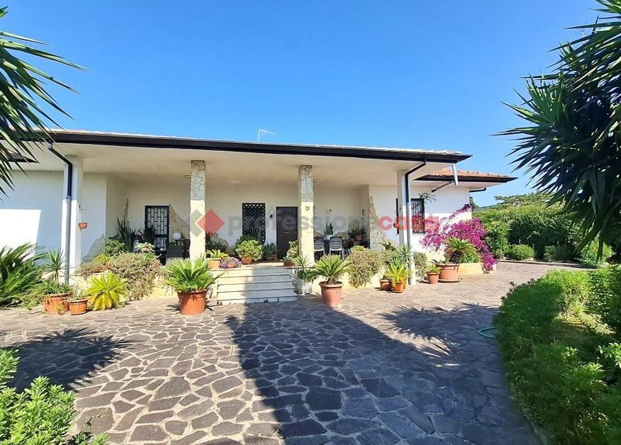 Villa a Aprilia in Via Trigno, 42 - Foto 2