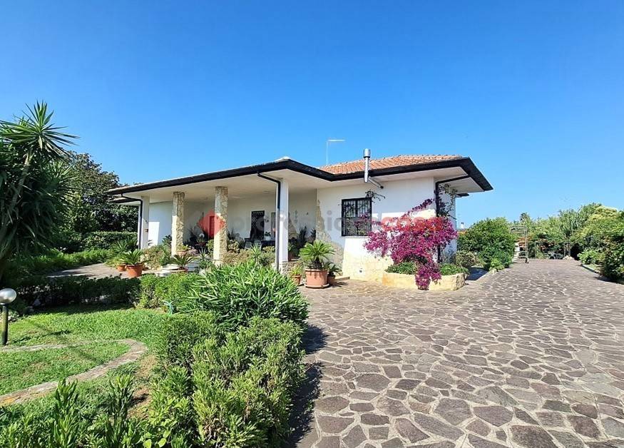 Villa a Aprilia in Via Trigno, 42 - Foto 3