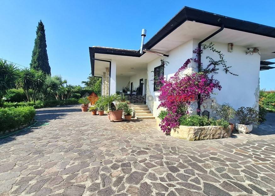 Villa a Aprilia in Via Trigno, 42 - Foto 4