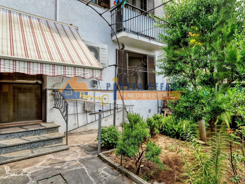 Casa indipendente a Cardano al campo in via Giovanni XXIII - Foto 3
