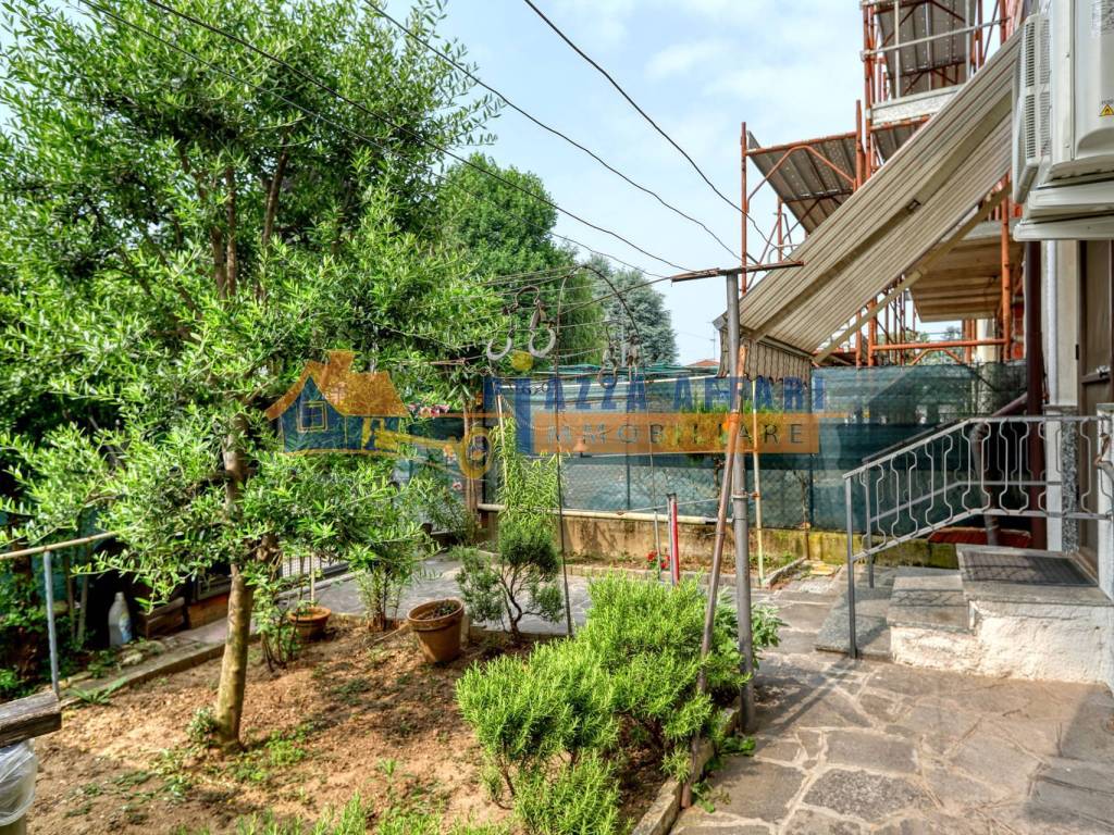 Casa indipendente a Cardano al campo in via Giovanni XXIII - Foto 4