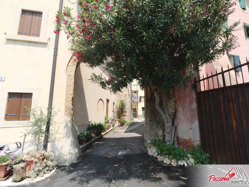 Casa indipendente a Verona in Piazza San Valentino, 20 - Foto 2