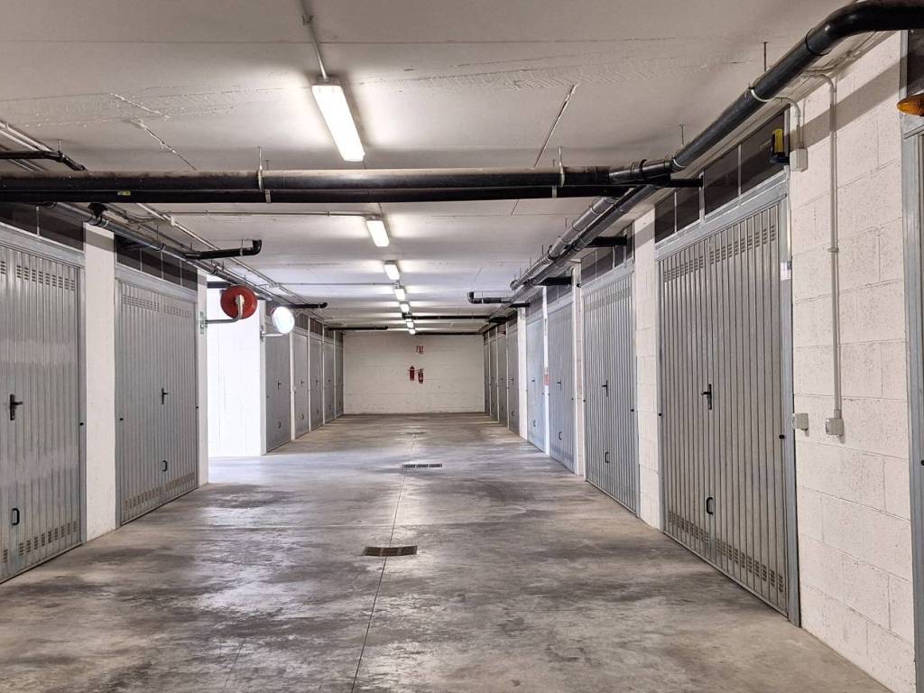 Box / garage a Aprilia in Via Bucarest - Foto 4