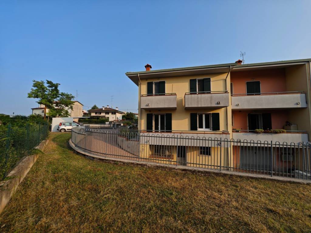 Appartamento a Peschiera del garda in Vicolo Carrettelli - Foto 3