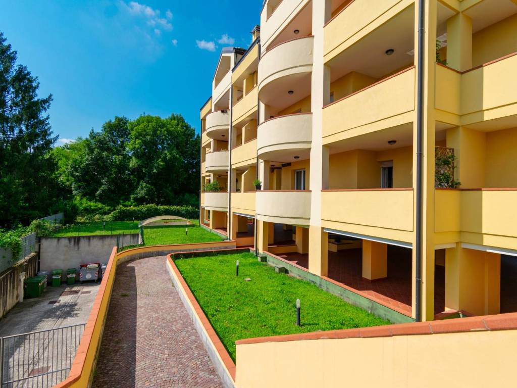 Appartamento a Borgomanero in Via Fratelli Maioni, 117 - Foto 2
