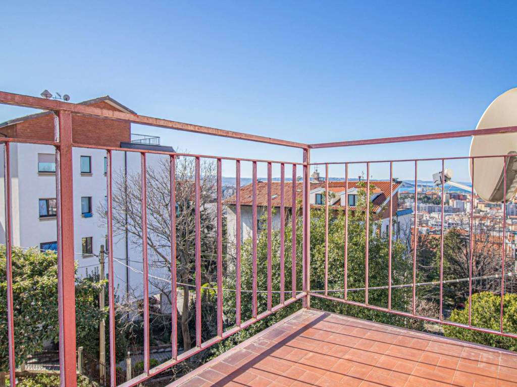 Appartamento a Trieste in Via Giuseppe e Luca del Mestri - Foto 2