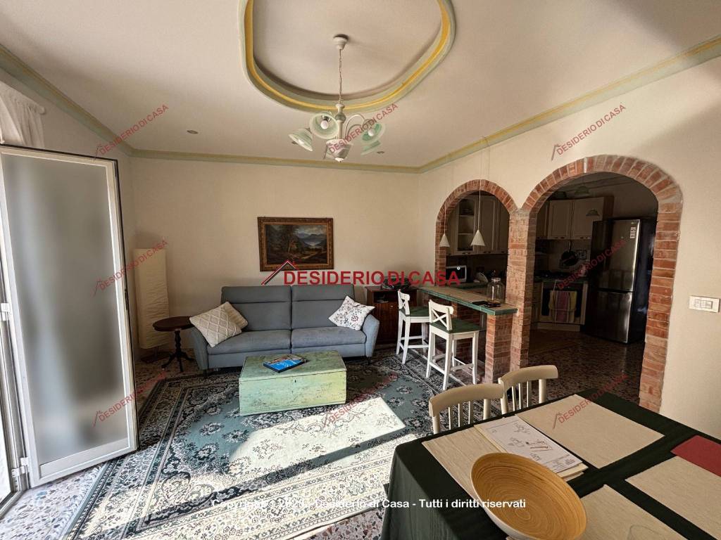 Casa indipendente a Isnello in Via San Michele, 2 - Foto 2