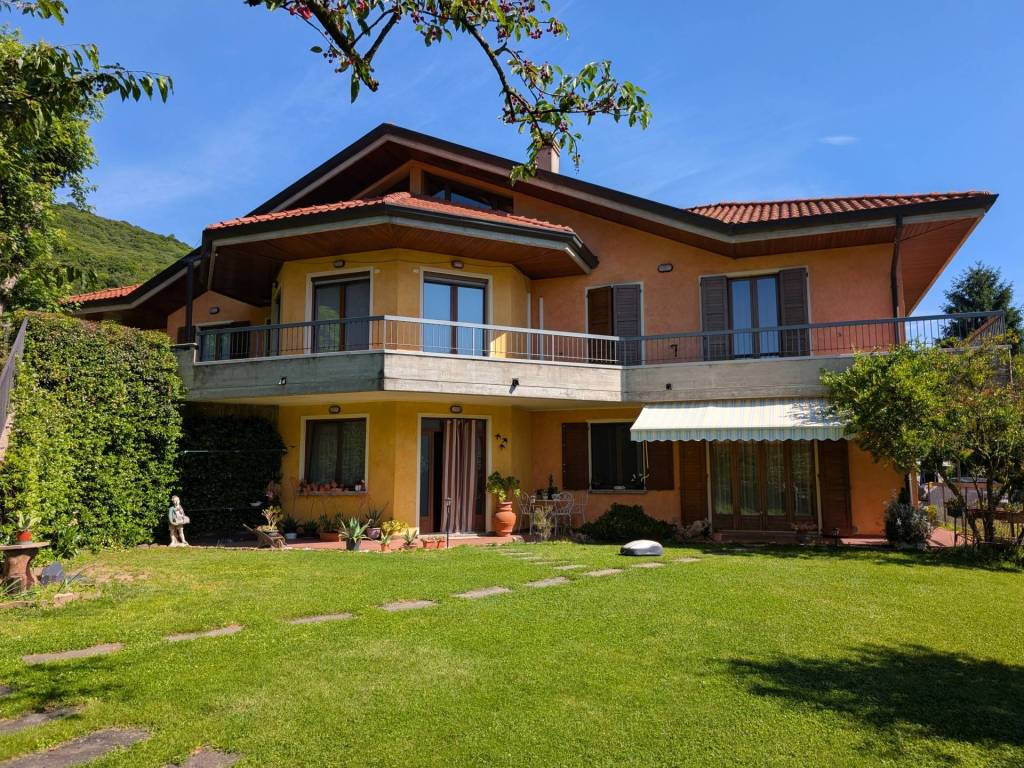 Villa a Cuasso al monte in Via Rossaga, 1 - Foto 2
