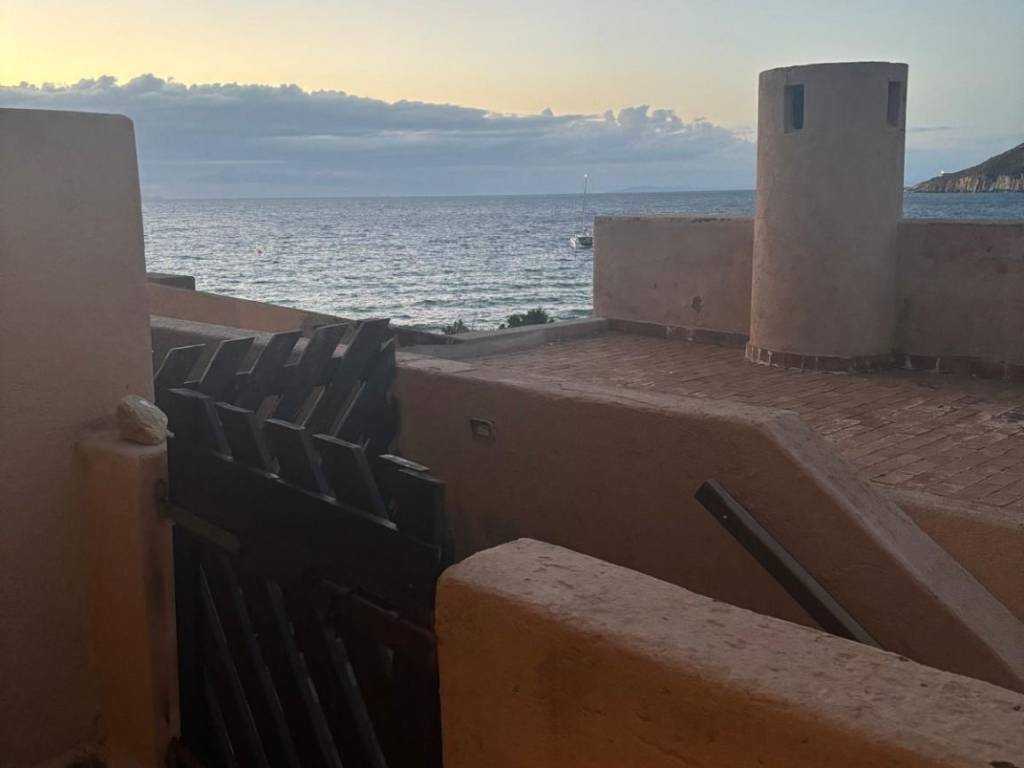 Appartamento a Isola del giglio in Via di Mezzo Franco, 24 - Foto 5