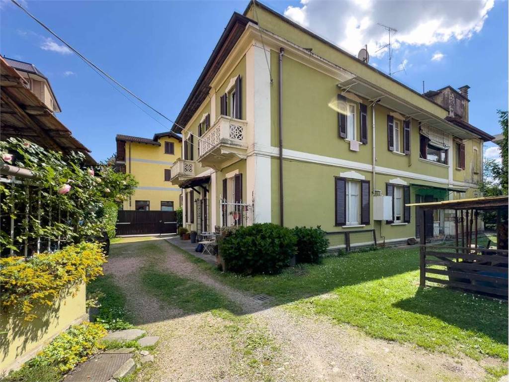 Casa indipendente a Sesto calende in Via Gramsci - Foto 2