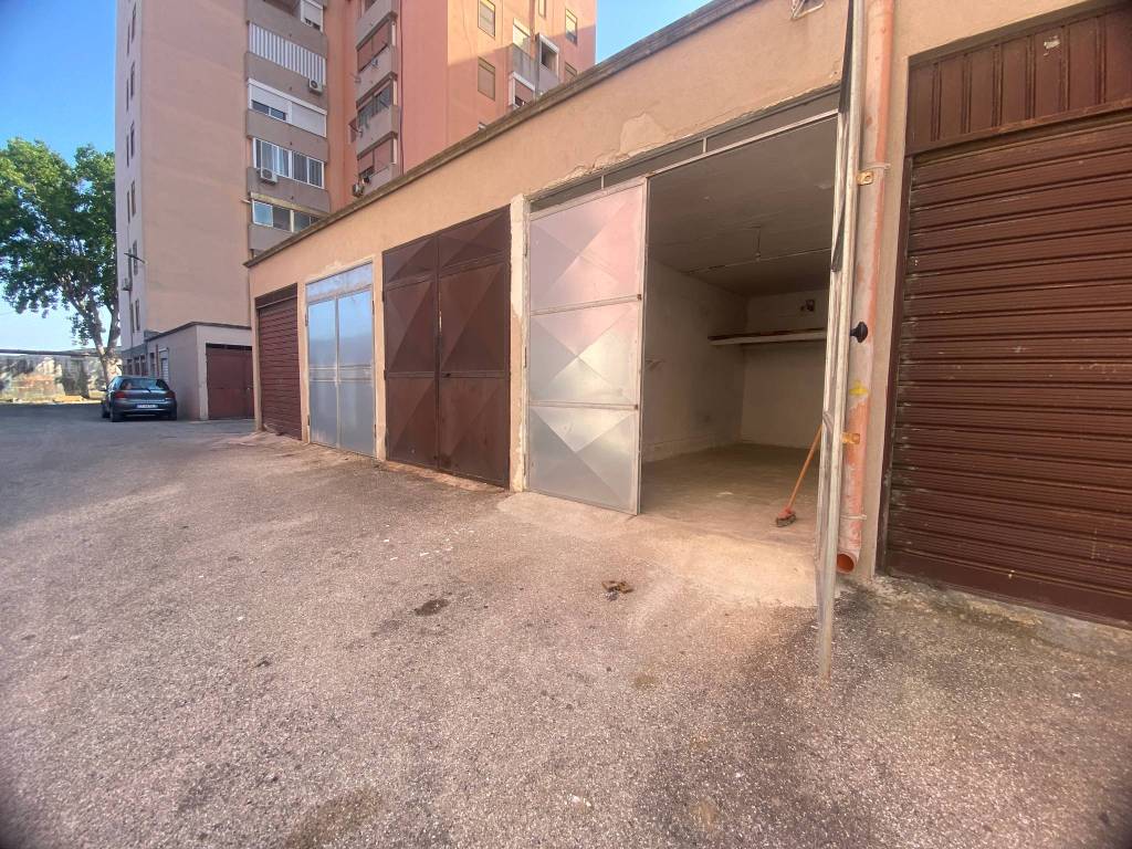 Box / garage a Brindisi in Largo Antonio Pacinotti, 2 - Foto 2