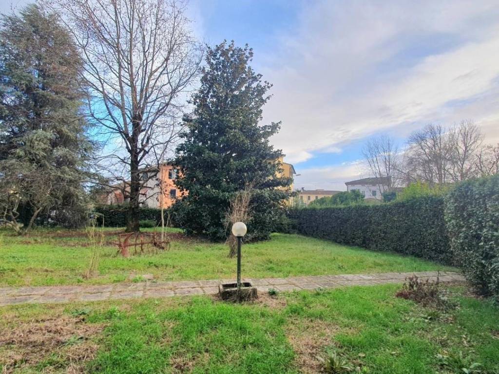 Villa a Lucca in Via Eugenio Passamonti, , 55100 - Foto 3