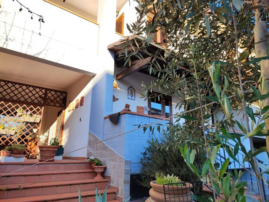 Villa a Castelfranco piandisco in Via Loc. Vaggio Via Veneto - Foto 3