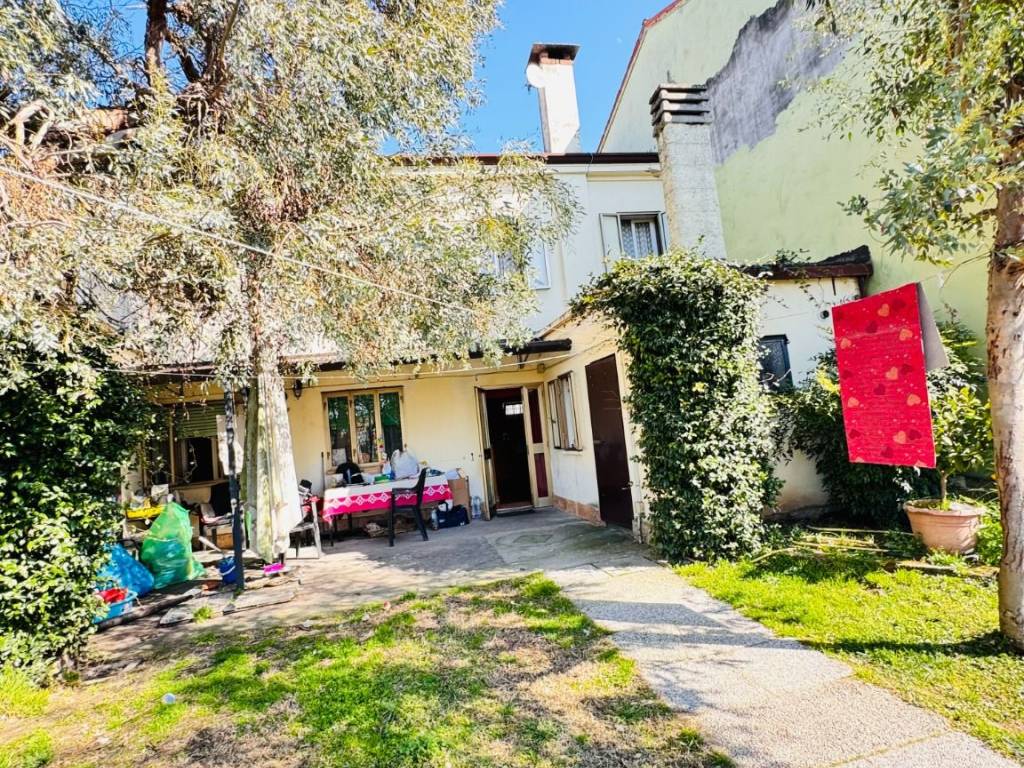 Villa a Legnago in Via Pier Domenico Frattini, 43 - Foto 3