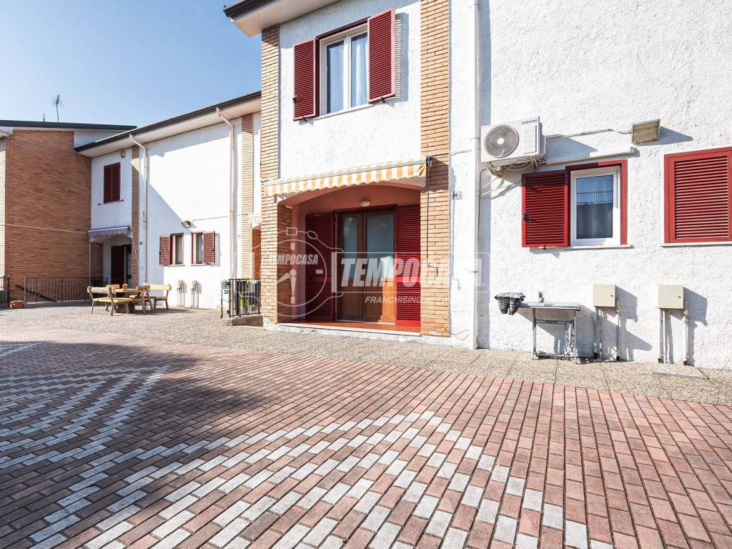 Appartamento a Molteno in Via Aldo Moro 86 - Foto 2