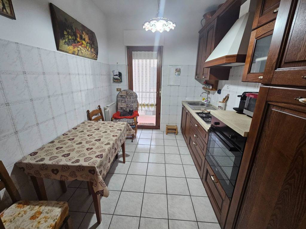 Appartamento a Rieti in Via Martiri delle Fosse Reatine - Foto 5