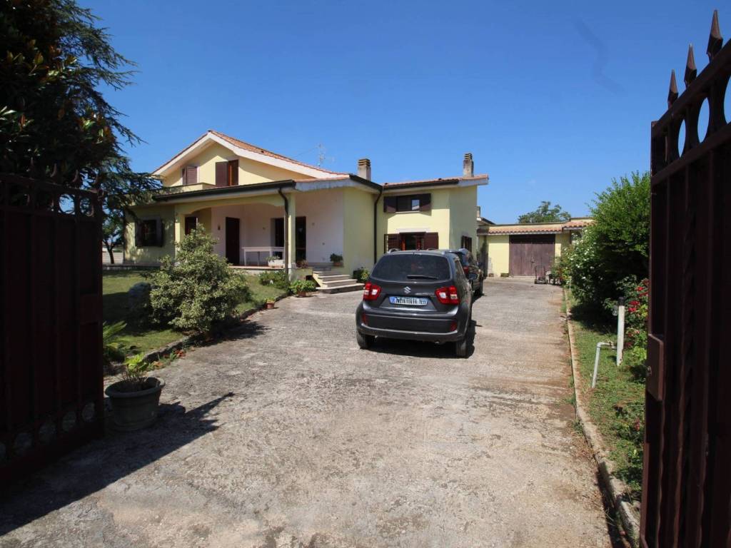 Villa a Aprilia in Via Lampione - Foto 5