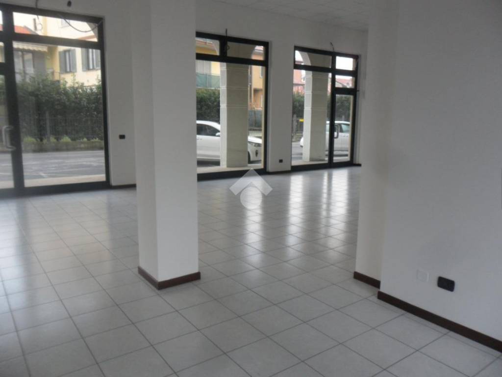 Appartamento a Cardano al campo in Via primo levi, 5 - Foto 2