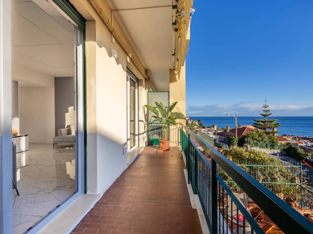 Appartamento a Finale ligure in Via Generale Enrico Caviglia, 74 - Foto 2