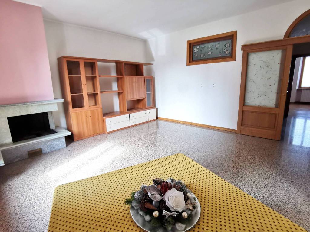 Appartamento a Oggiono in Via per Molteno - Foto 5