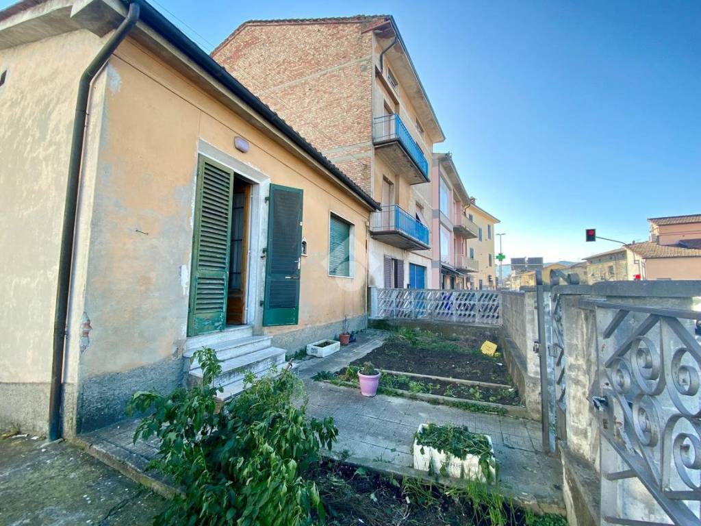 Casa indipendente a Quarrata in Via Iv Novembre, 18 - Foto 2