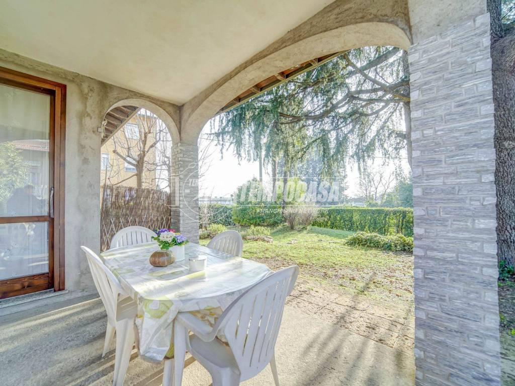 Villa a Carnago in Via Galliano 21 - Foto 2