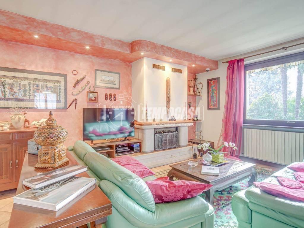 Villa a Carnago in Via Galliano 21 - Foto 3
