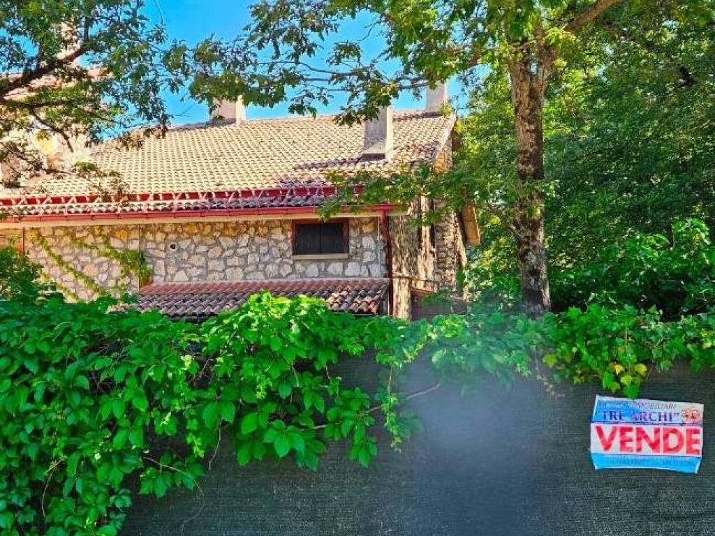 Casa indipendente a Rocca di cambio in Via Santa Lucia - Foto 4