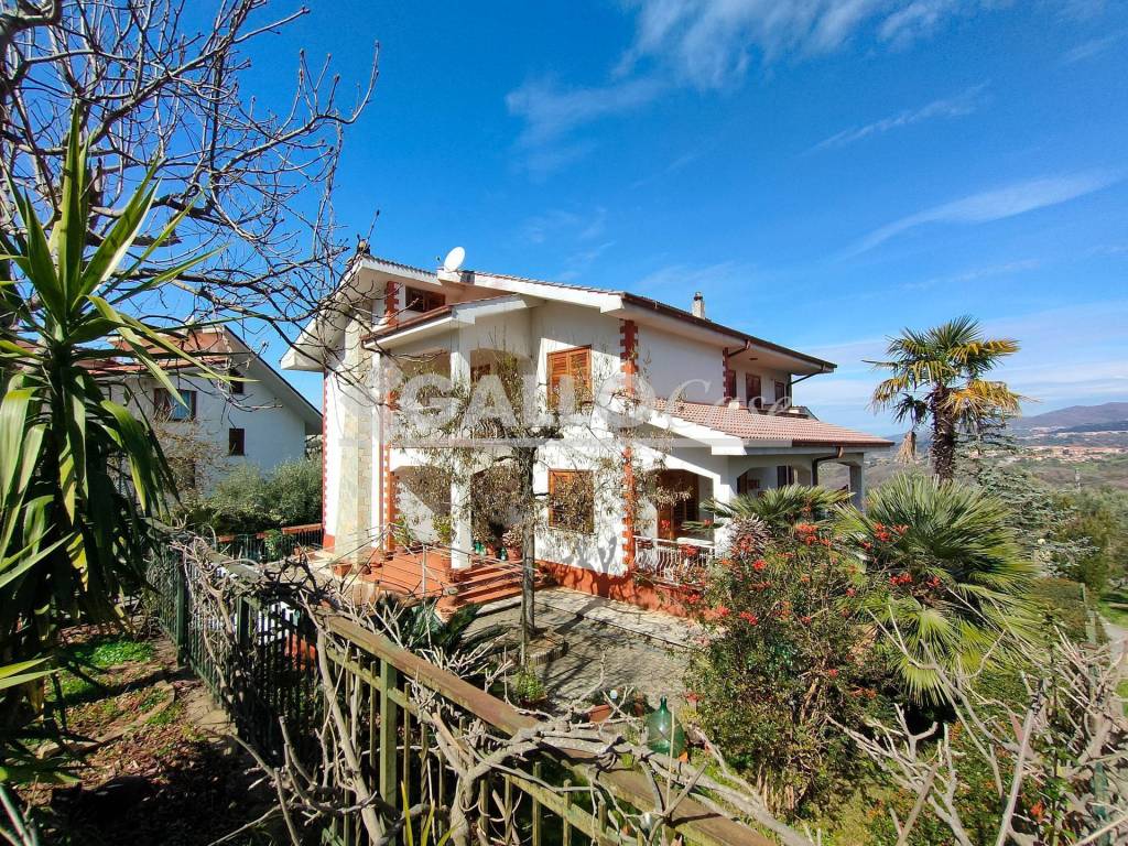 Villa a Cosenza in Loc. Donnici C.da Serra Caruso - Foto 2