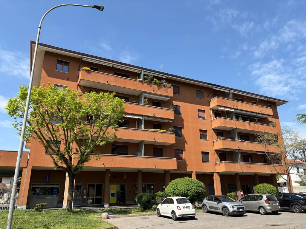 Appartamento a Legnano in Via Padre Secchi, 29 - Foto 1