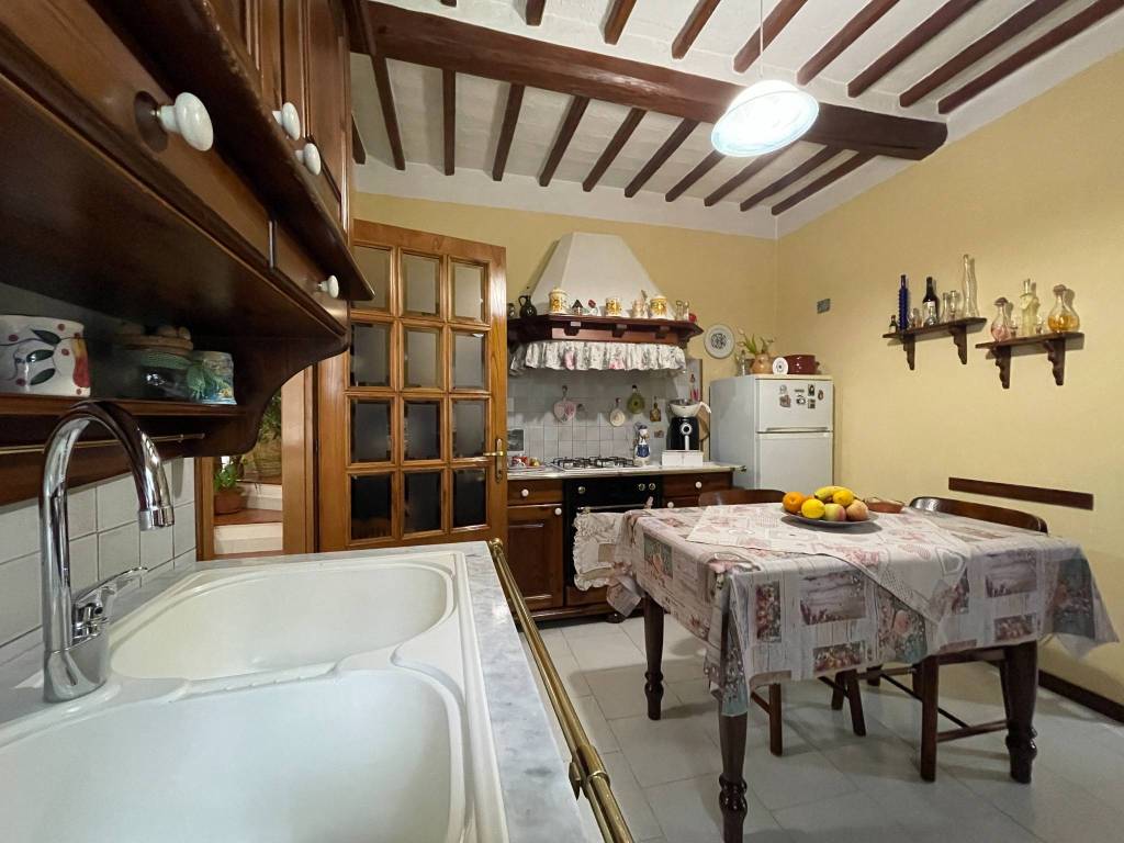 Casa indipendente a Castiglione del lago in Località Caincola, 41 - Foto 2