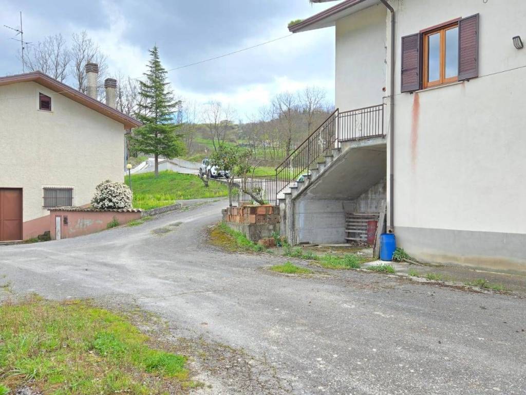 Casa indipendente a Castelfranci in contrada Baiano - Foto 3