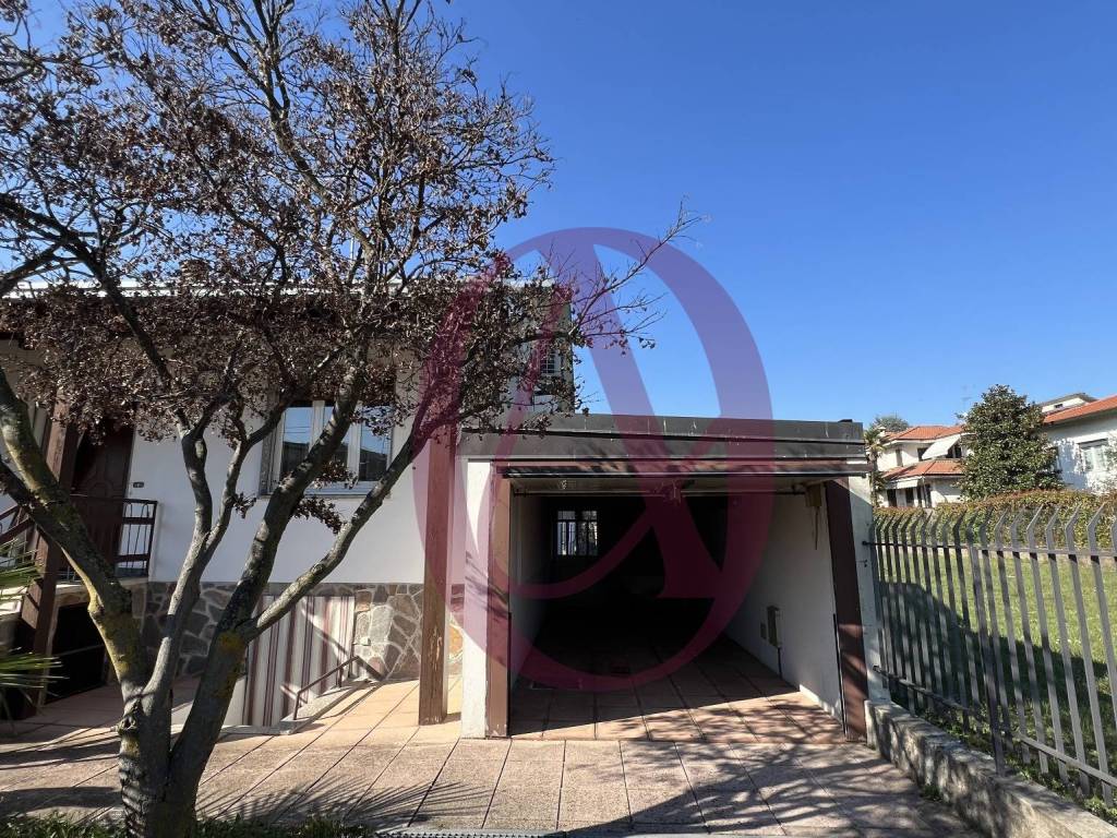 Villa a Gorla maggiore in Via Giotto, 5 - Foto 4