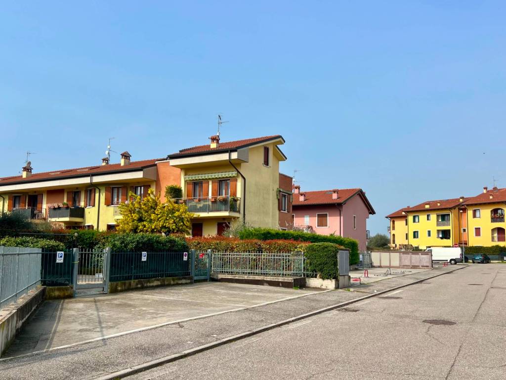 Appartamento a Castelnuovo del garda in Via Martiri delle Foibe - Foto 2