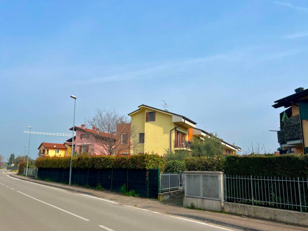 Appartamento a Castelnuovo del garda in Via Martiri delle Foibe - Foto 4