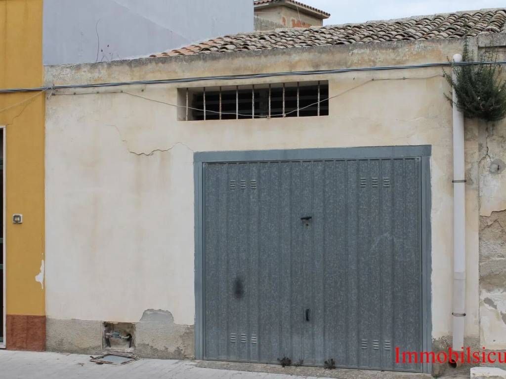 Box / garage a Ispica in Fratelli Bandiera S.N.C. - Foto 2