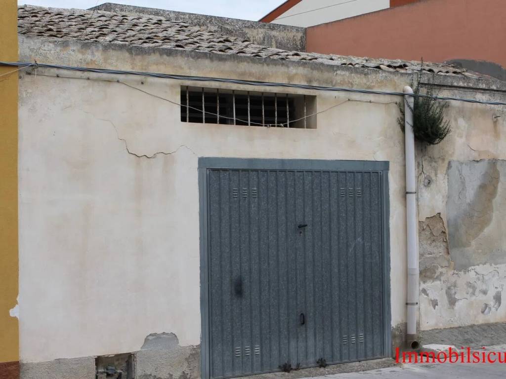Box / garage a Ispica in Fratelli Bandiera S.N.C. - Foto 3