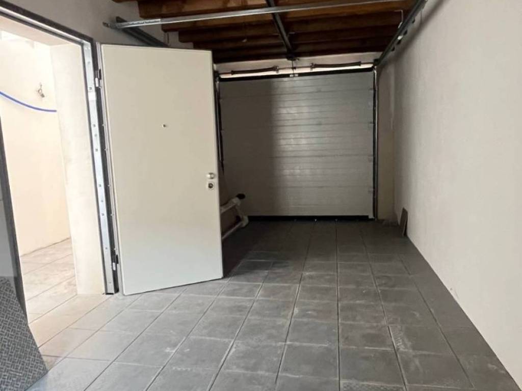 Box / garage a Mantova in Via Grioli, 6 - Foto 2