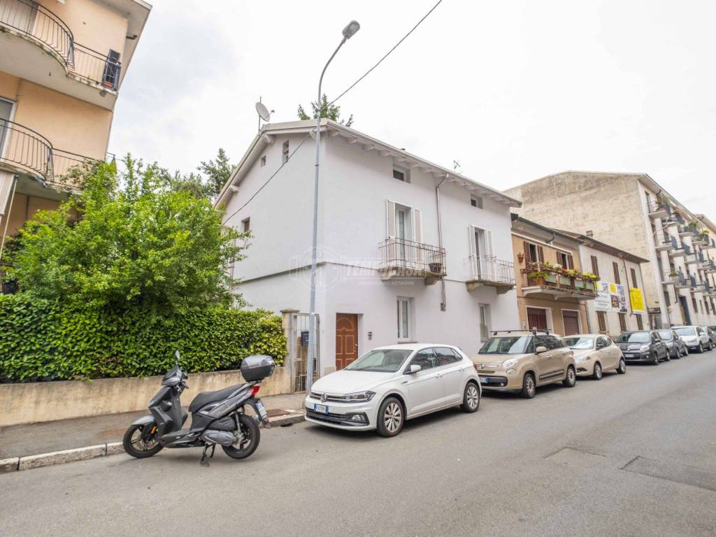 Villa a Novara in Via Benedetto Alfieri - Foto 2