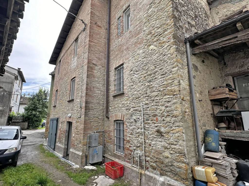 Villa a Lugagnano val d'arda in Località Chiavenna Rocchetta S.N.C. - Foto 4