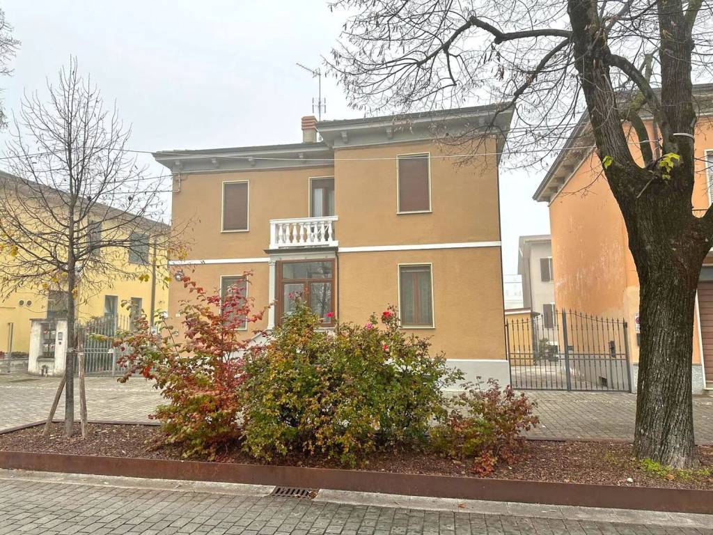 Villa a San giorgio piacentino in Piazza Guglielmo Marconi S.N.C. - Foto 2