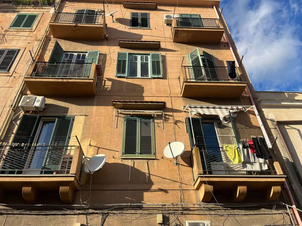 Appartamento a Palermo in via li Muli Vincenzo - Foto 1