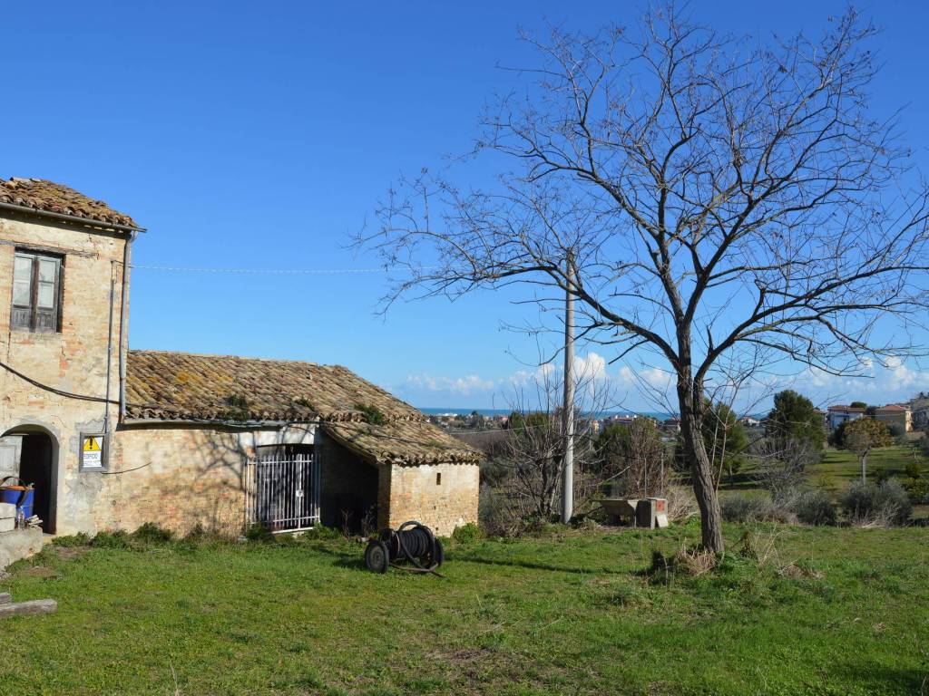 Rustico / casale a Roseto degli abruzzi in Via Luigi Illuminati - Foto 2