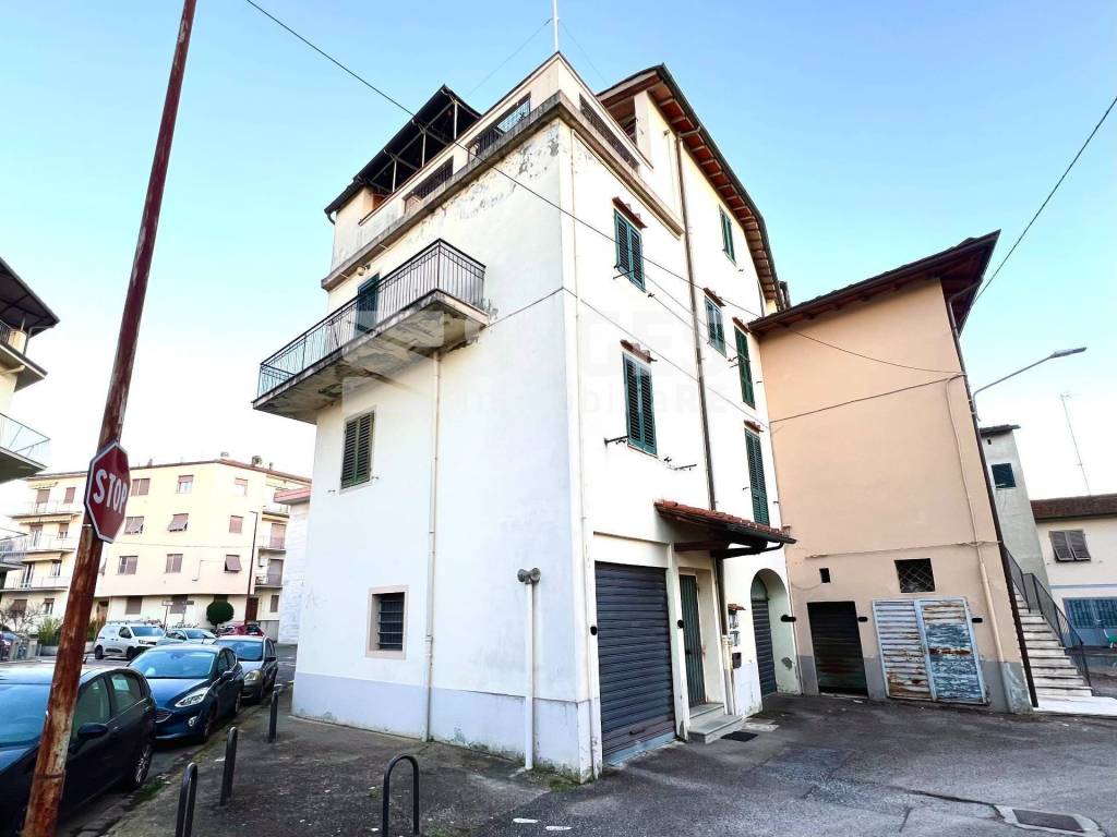 Appartamento a Montevarchi in Via Piave - Foto 2