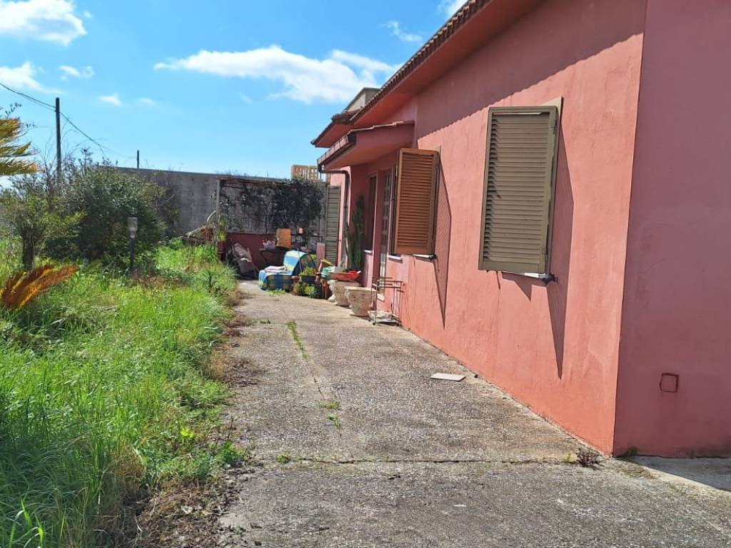 Villa a Aprilia in Via del Campo - Foto 2