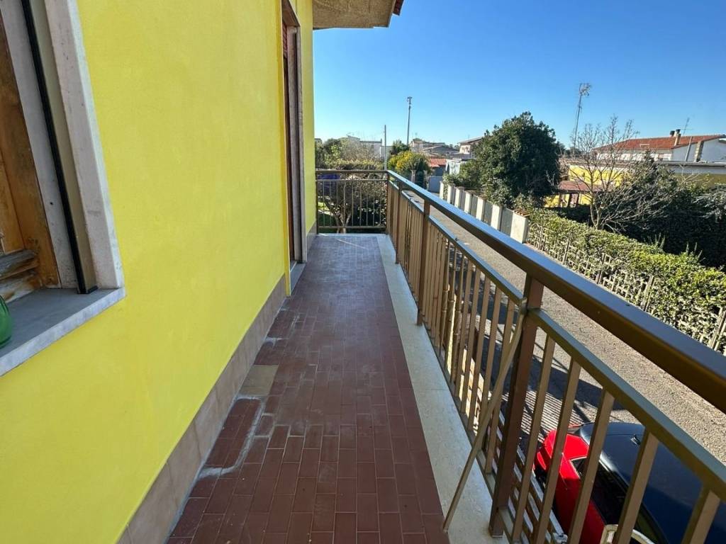 Appartamento a Aprilia in Via della Pineta - Foto 4