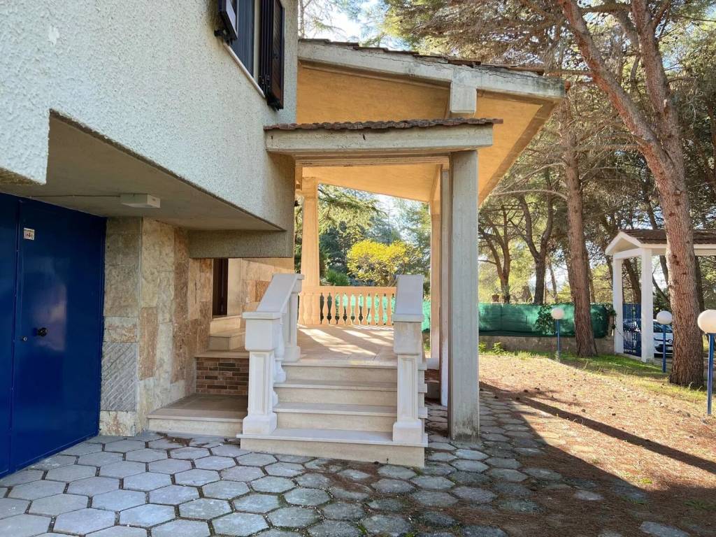 Villa a Andria in Viale Delle Pinete S.N.C. - Foto 2