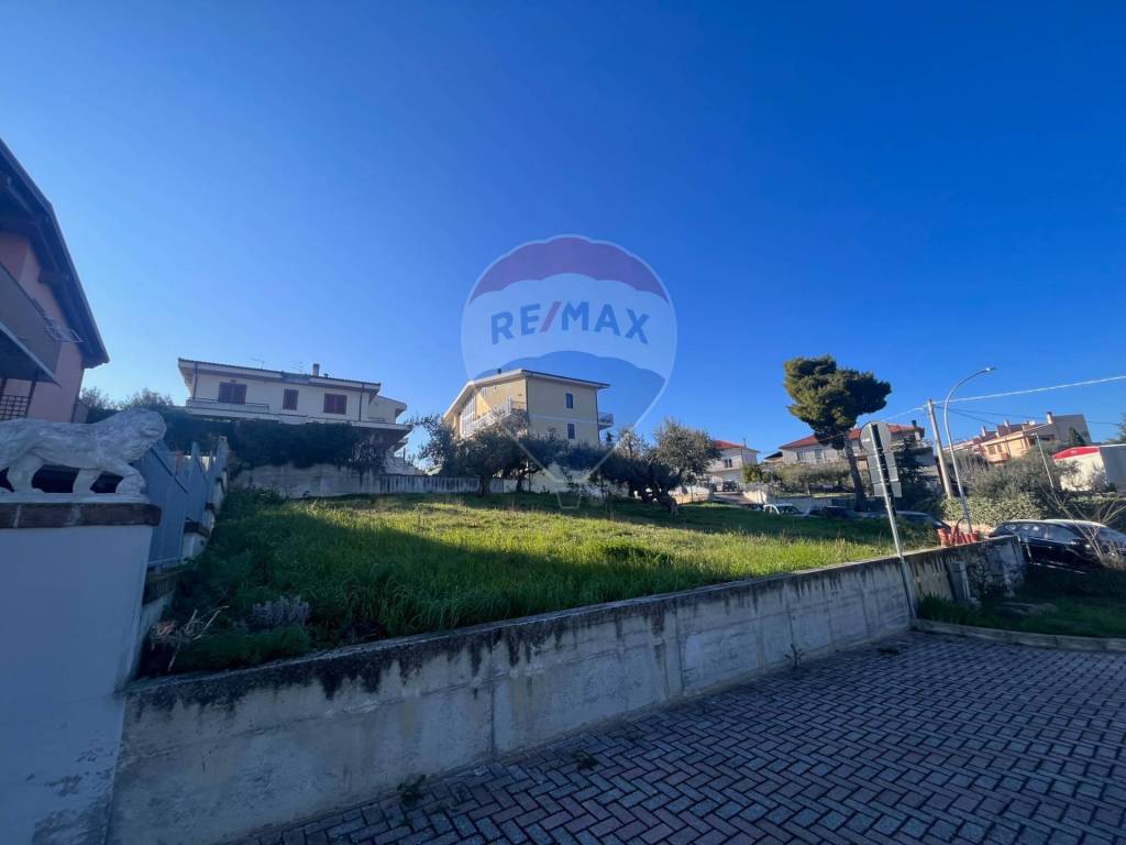Terreno a Città sant'angelo in CONTRADA CROCIFISSO - Foto 3
