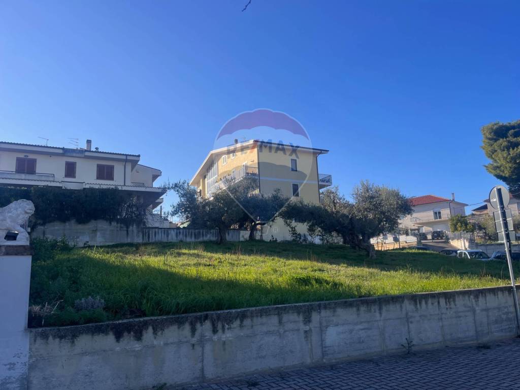 Terreno a Città sant'angelo in CONTRADA CROCIFISSO - Foto 4